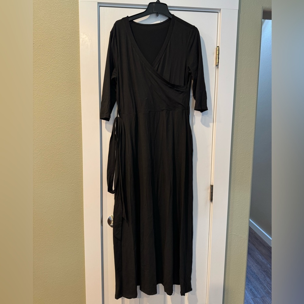 Elegant Black Wrap Dress - Picture 2 of 3